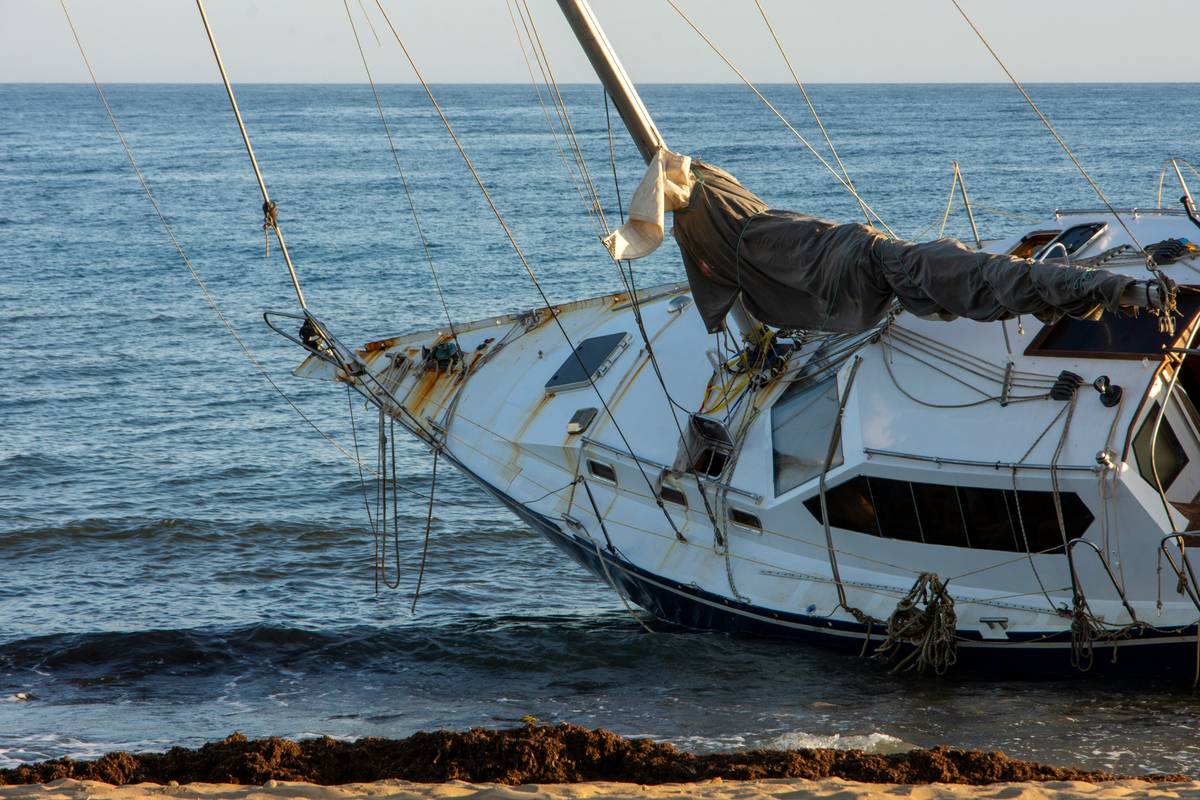 Bar chart showing average water rescue costs: TowBoatUS ($650), Coast Guard-assisted medevac ($3,200), Fuel delivery ($120), Overnight grounding recovery ($1,800)
