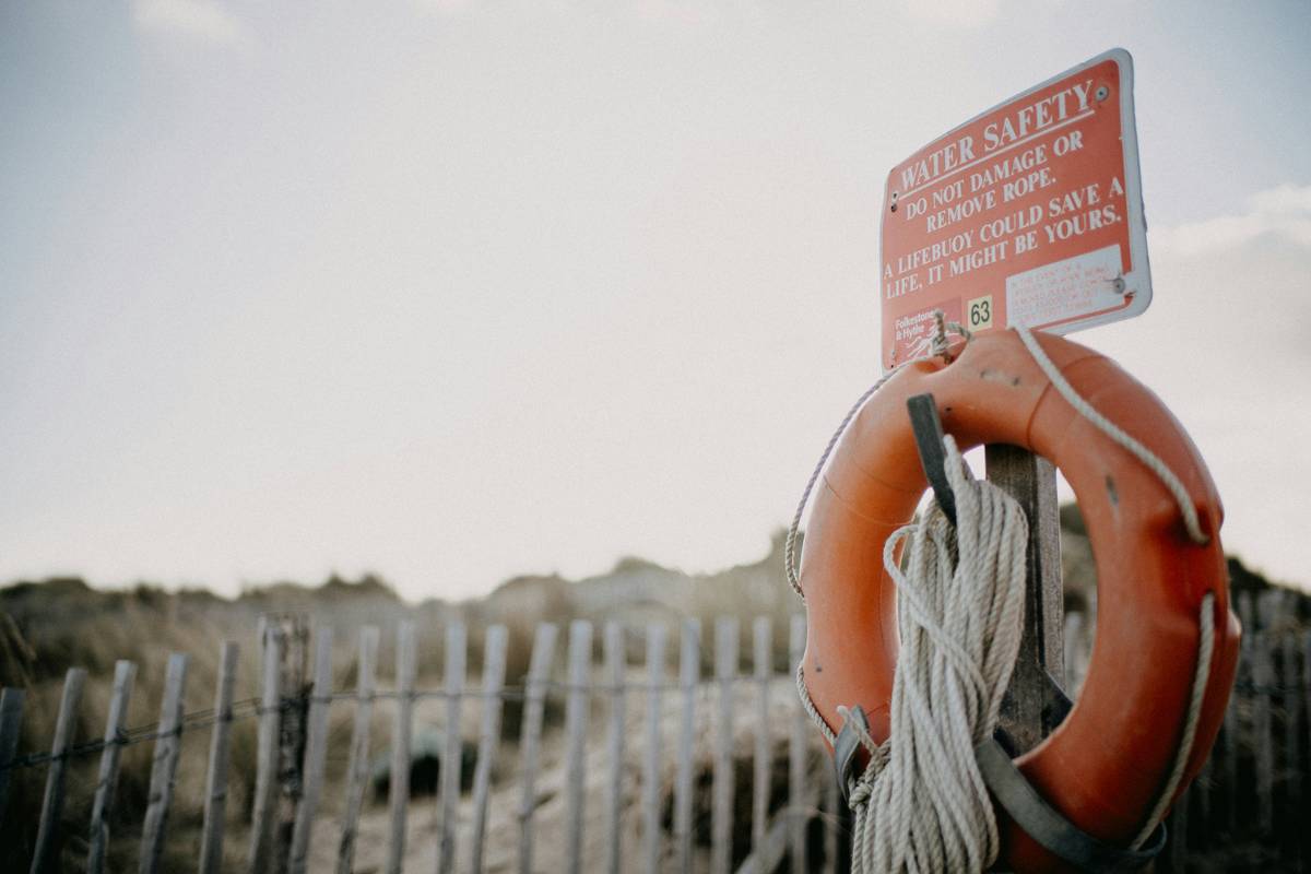 Infographic showing gaps in typical boat rental insurance: 68% exclude grounding damage, 52% exclude third-party liability, 41% cap coverage at $5k